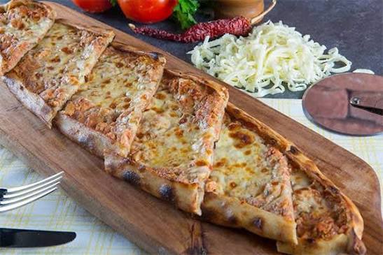 Pide mit Käse 